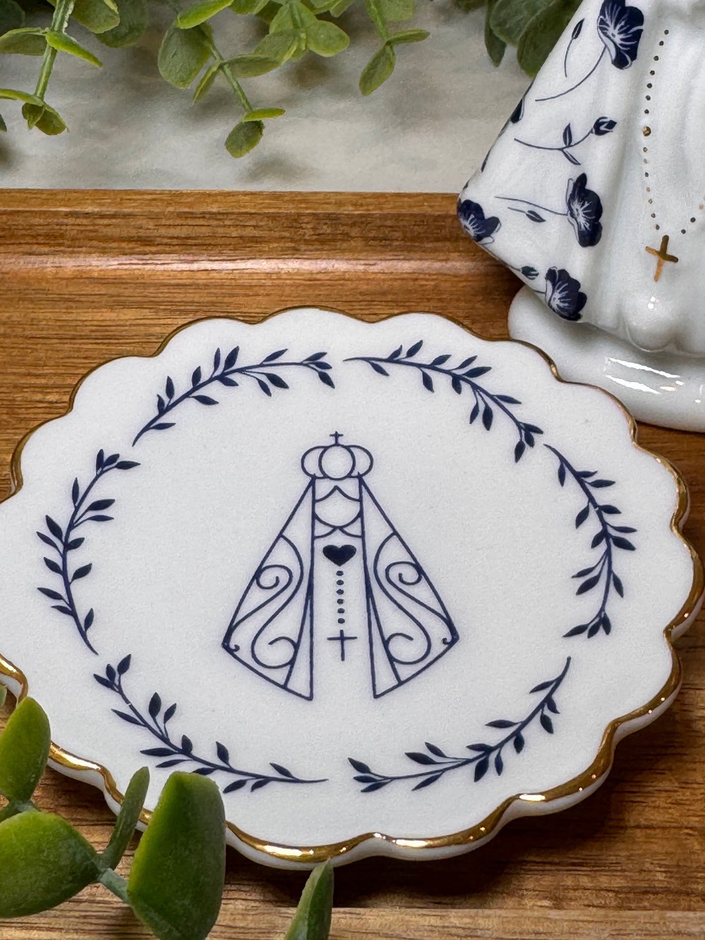 Porcelana - Nuestra Señora de Aparecida + Platillo Dorado