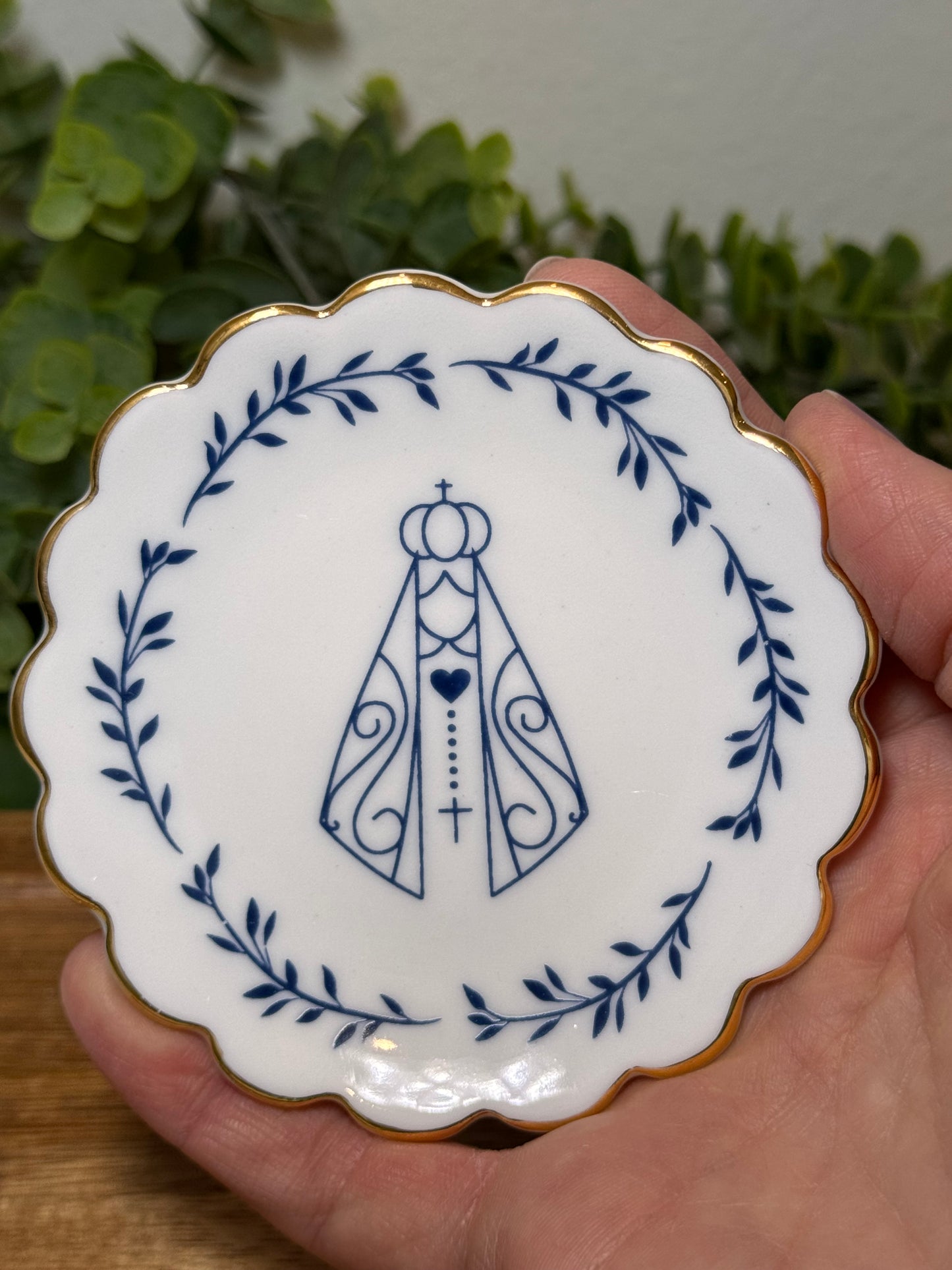 Porcelana - Nuestra Señora de Aparecida + Platillo Dorado