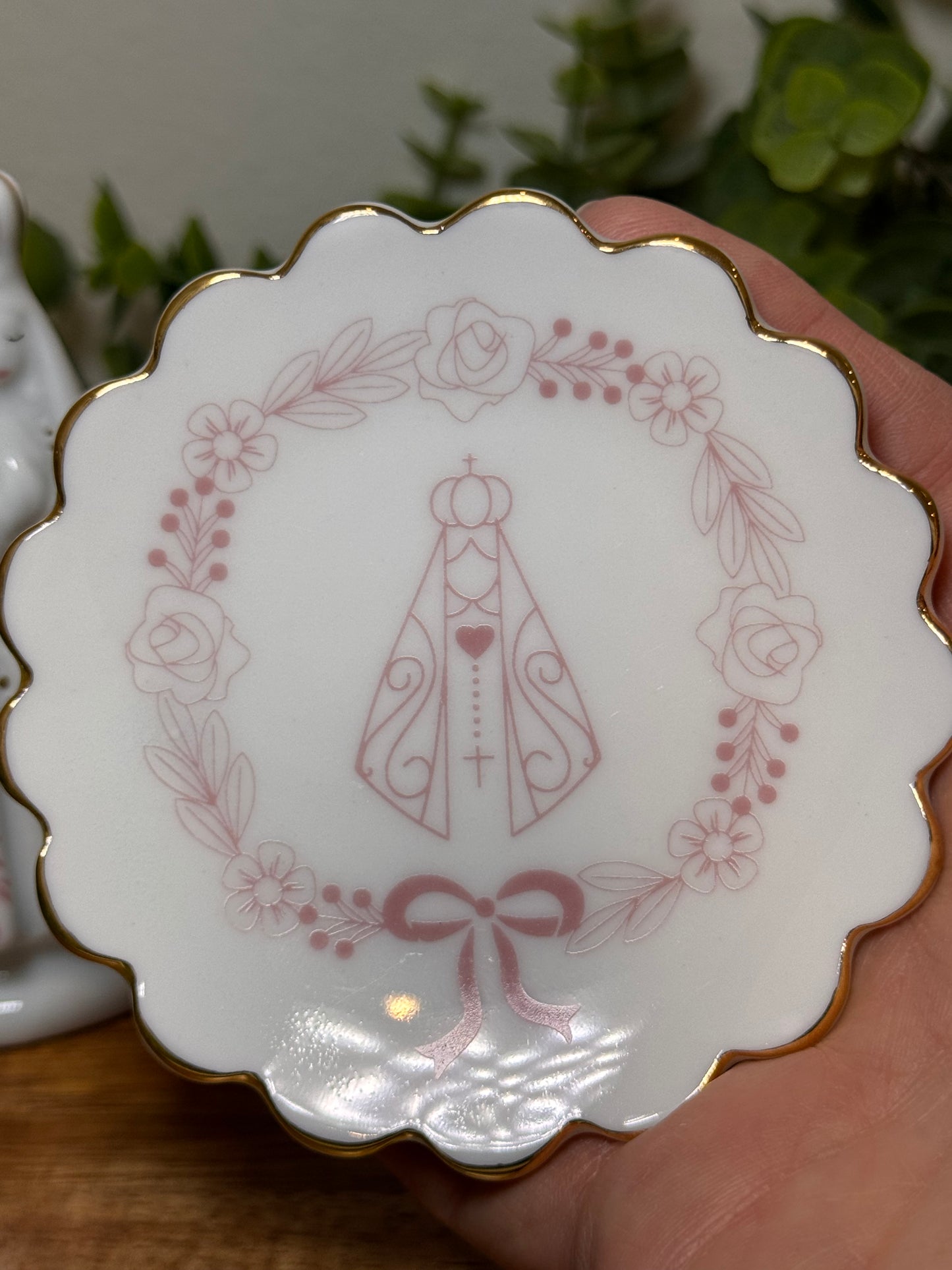 Porcelana - Nuestra Señora de Aparecida + Platillo Dorado
