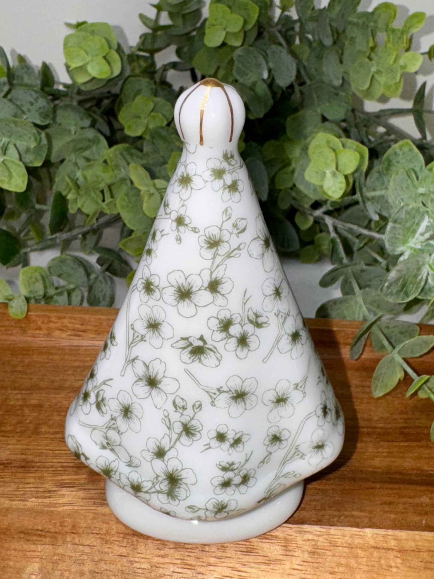 Imagen de Nuestra Señora en Porcelana – 10 cm con Detalles Dorados