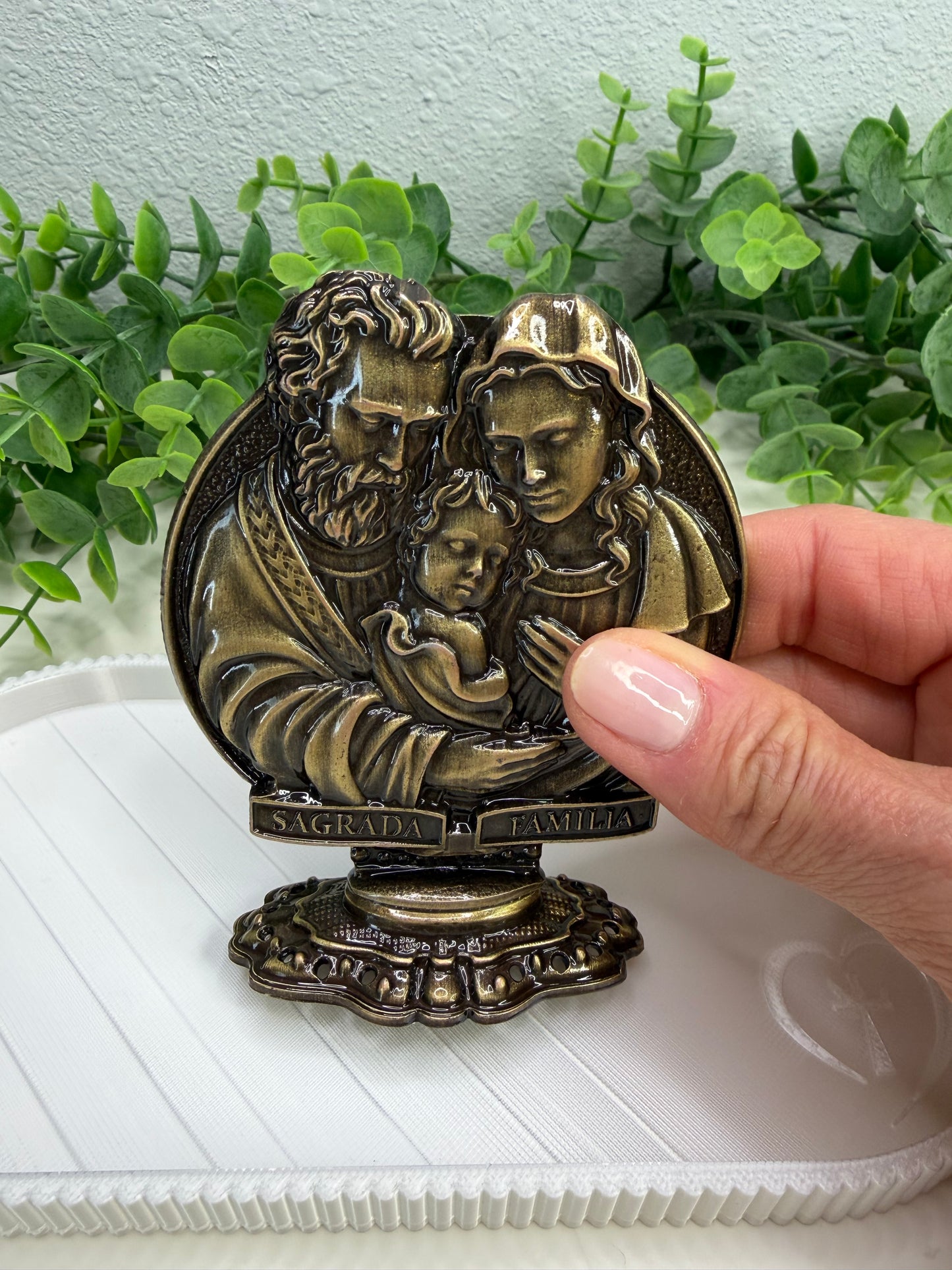 Adorno Sagrada Família - Love that welcomes and protects (Antique Gold)