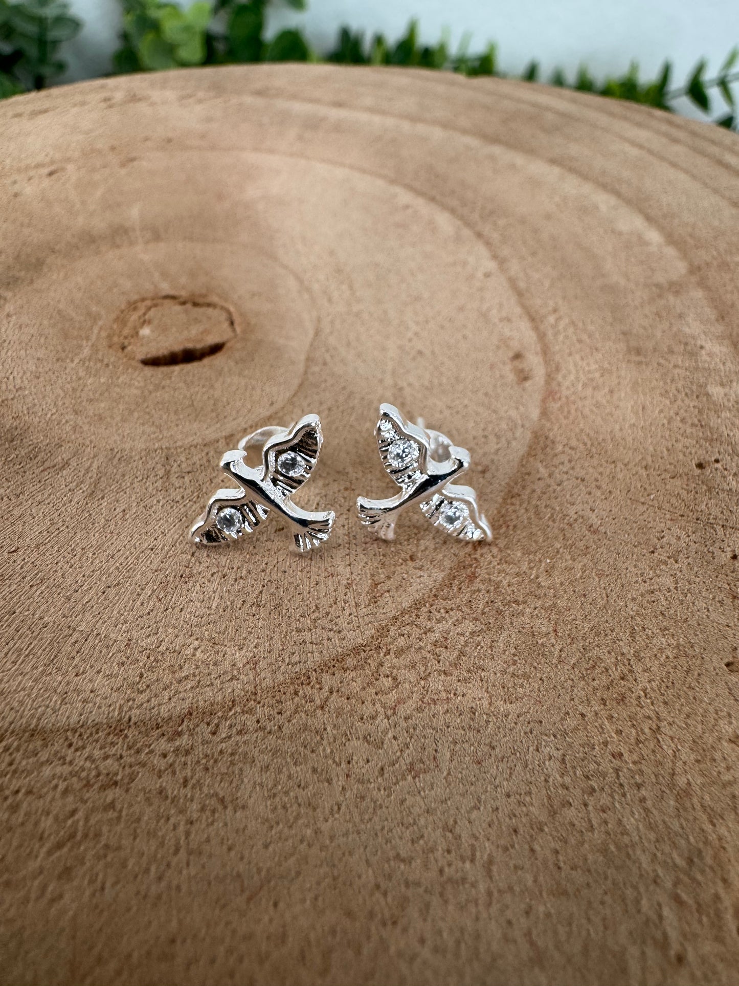 Brinco Espírito Santo com Zircônias – Semijoia