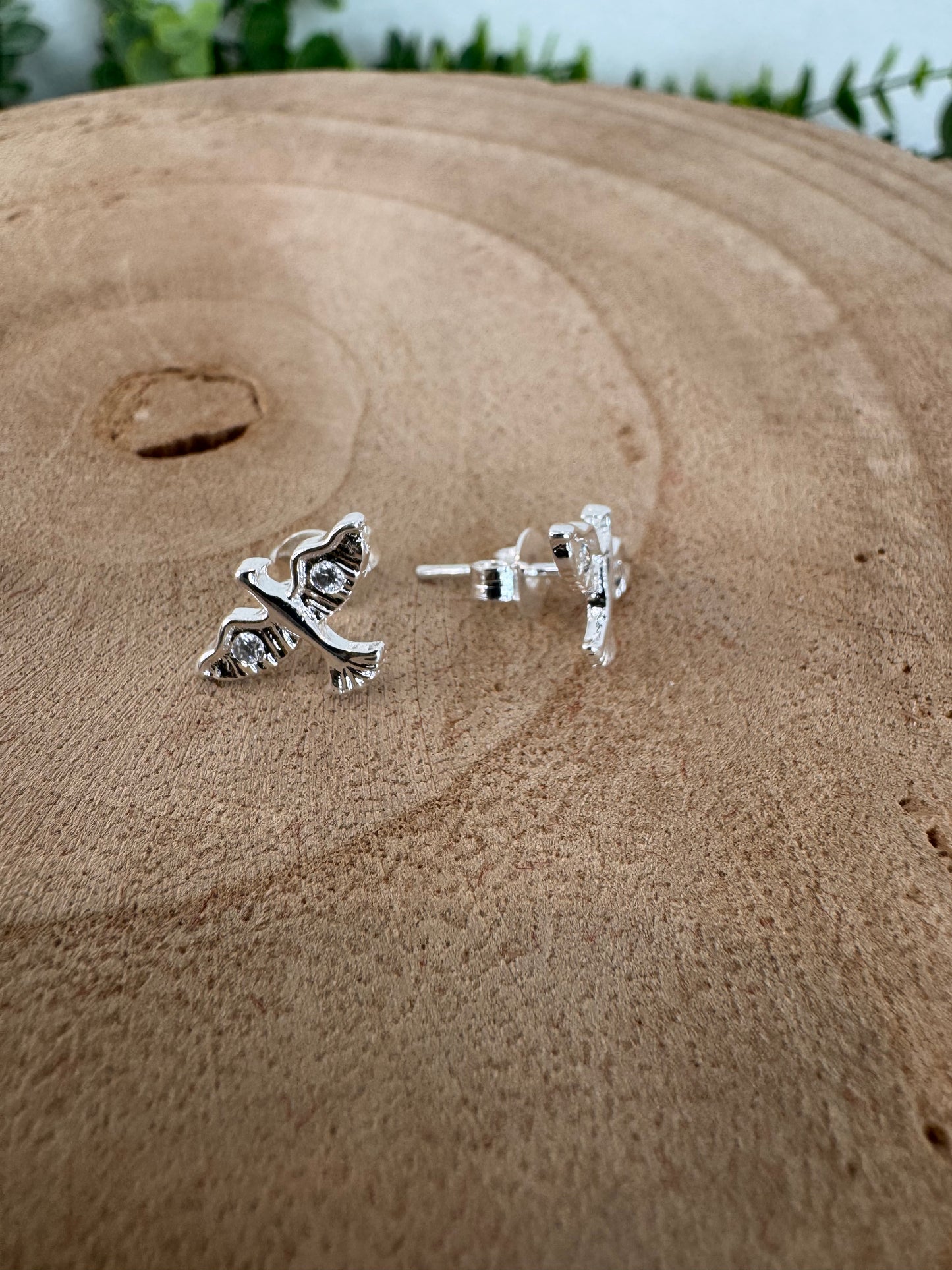 Brinco Espírito Santo com Zircônias – Semijoia