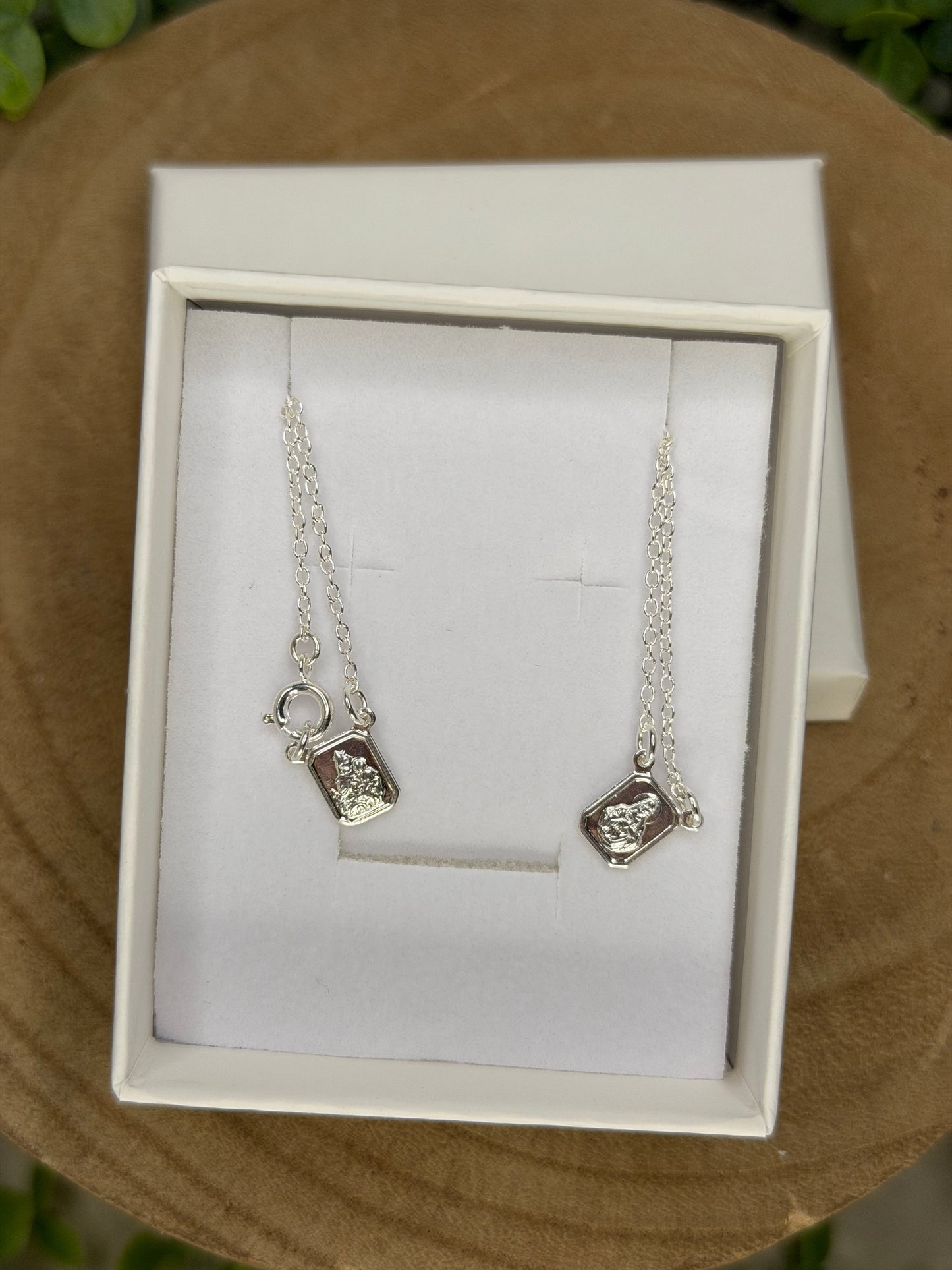Escapulário Choker com Fecho – Banhado a Ouro ou Prata