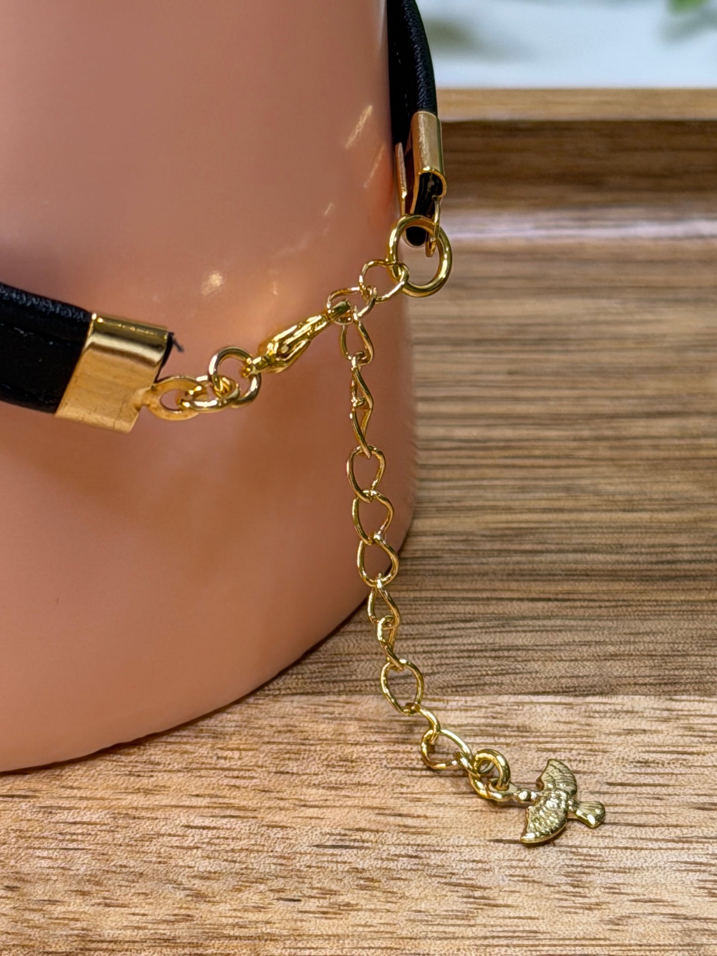 Pulseira Corino com Cruz Vazado