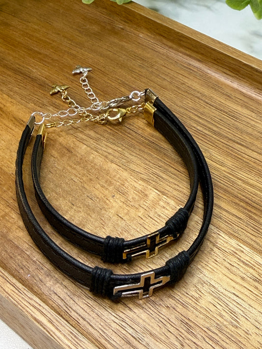 Pulseira Corino com Cruz Vazado