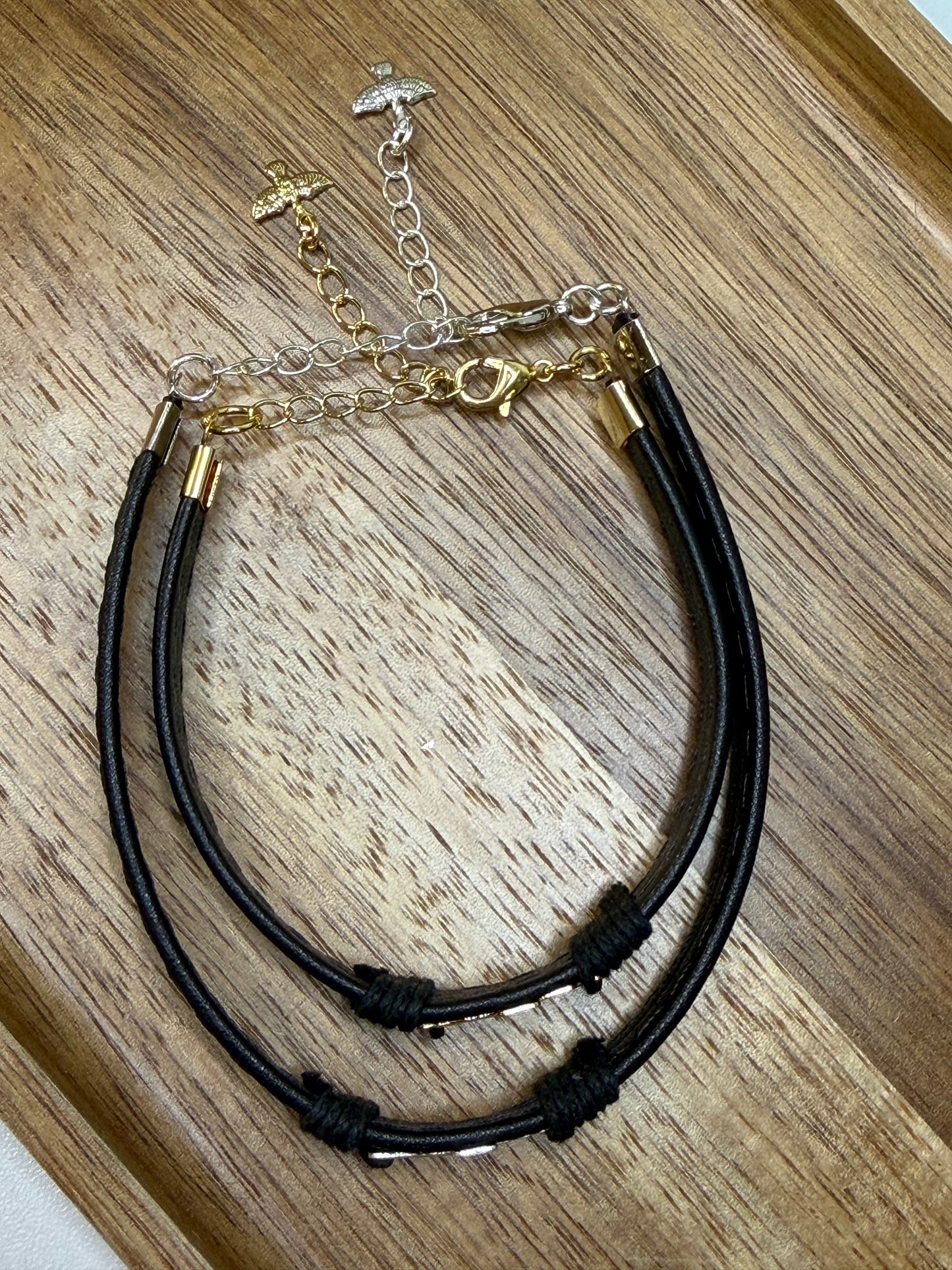Pulseira Corino com Cruz Vazado