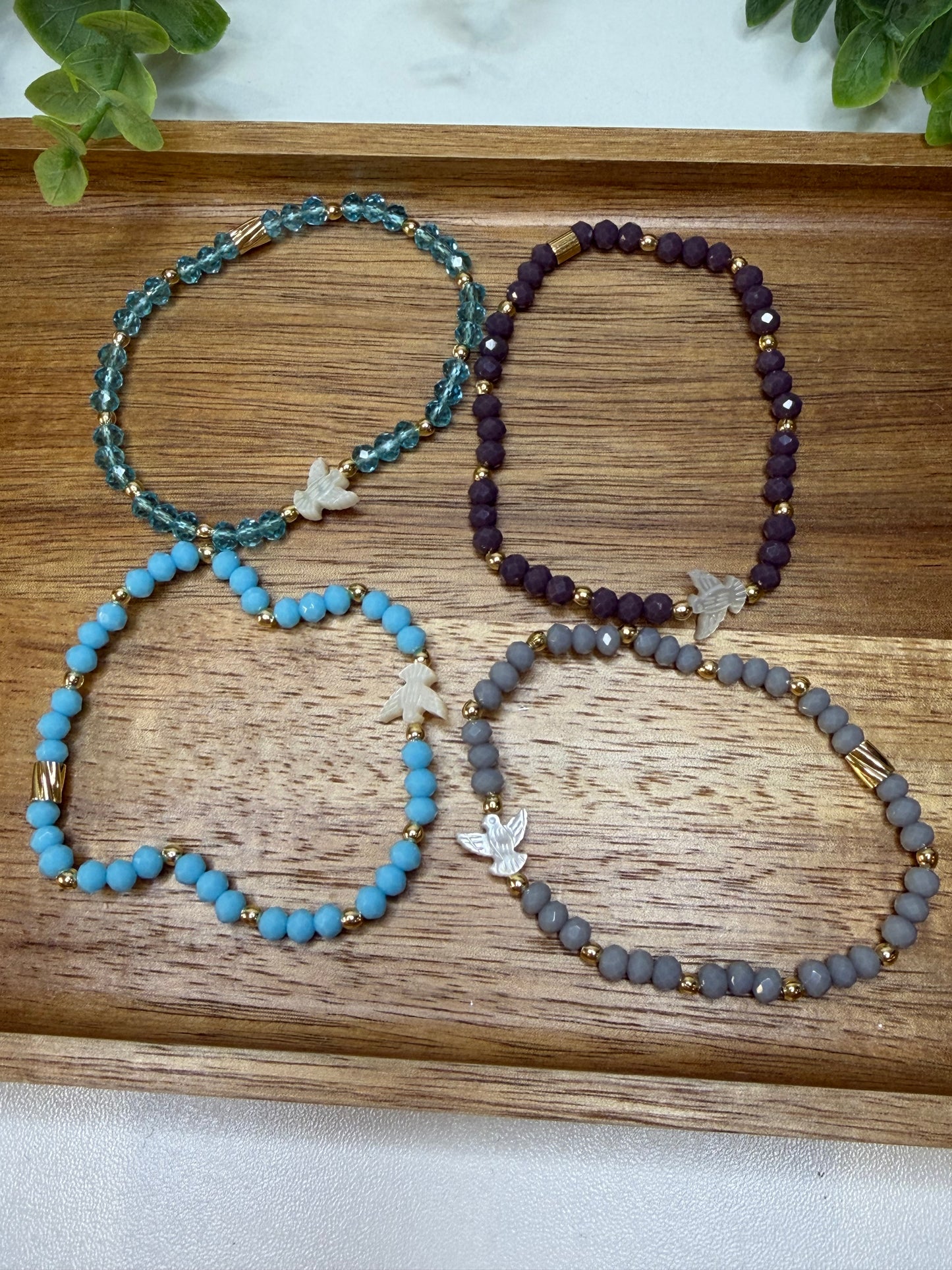 Pulseira de Cristais com Espírito Santo em Madrepérola