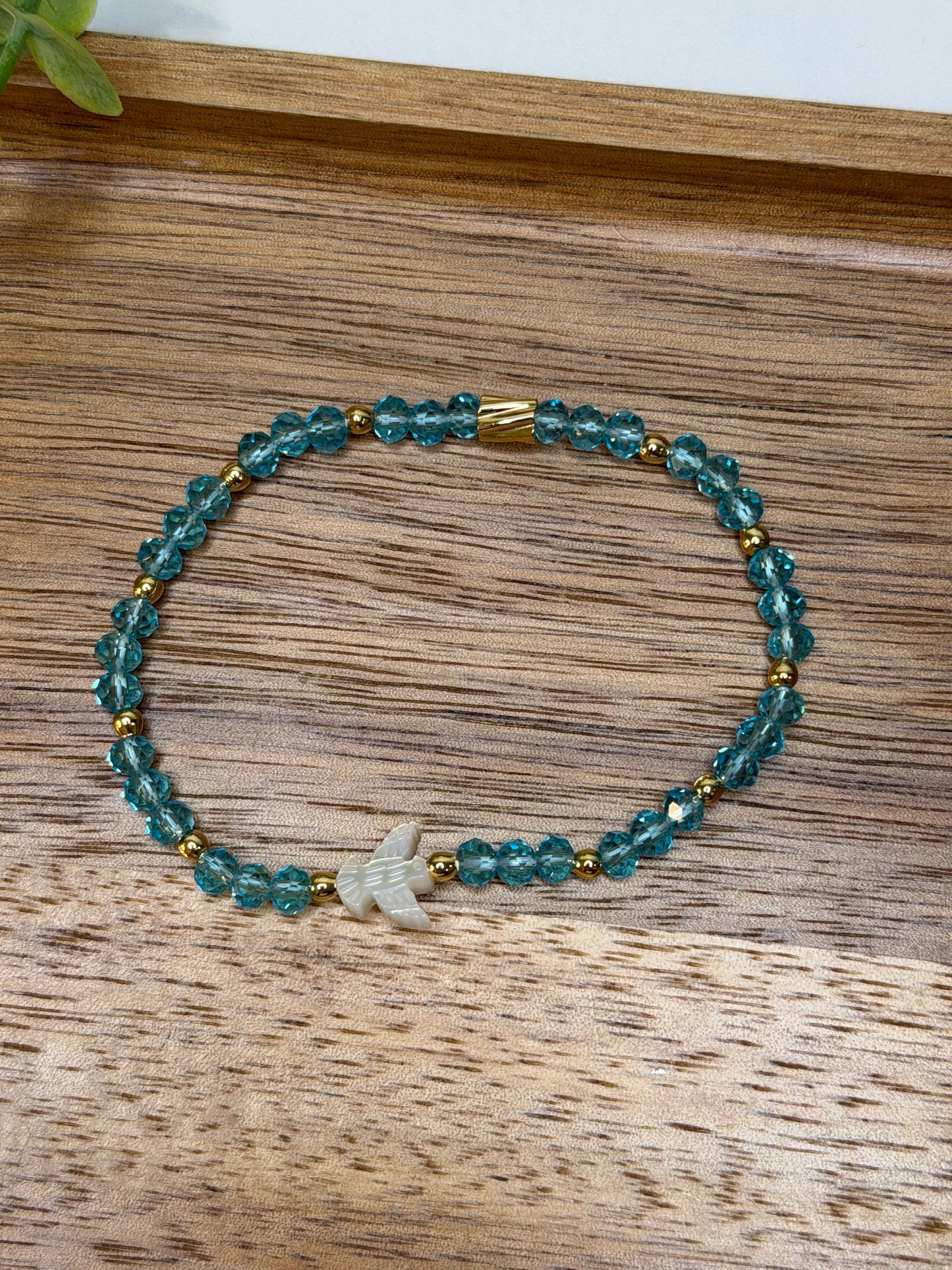 Pulseira de Cristais com Espírito Santo em Madrepérola