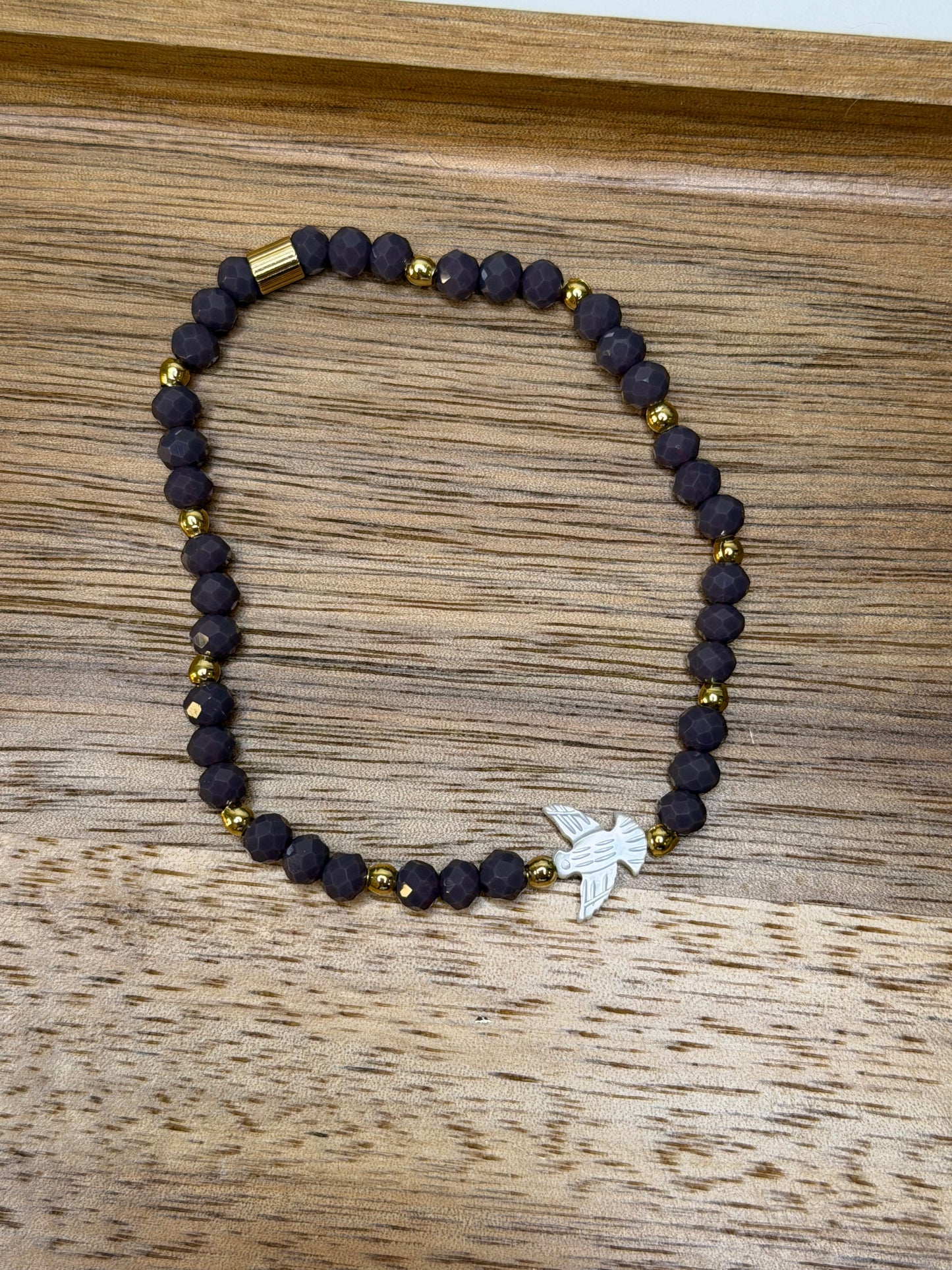 Pulseira de Cristais com Espírito Santo em Madrepérola