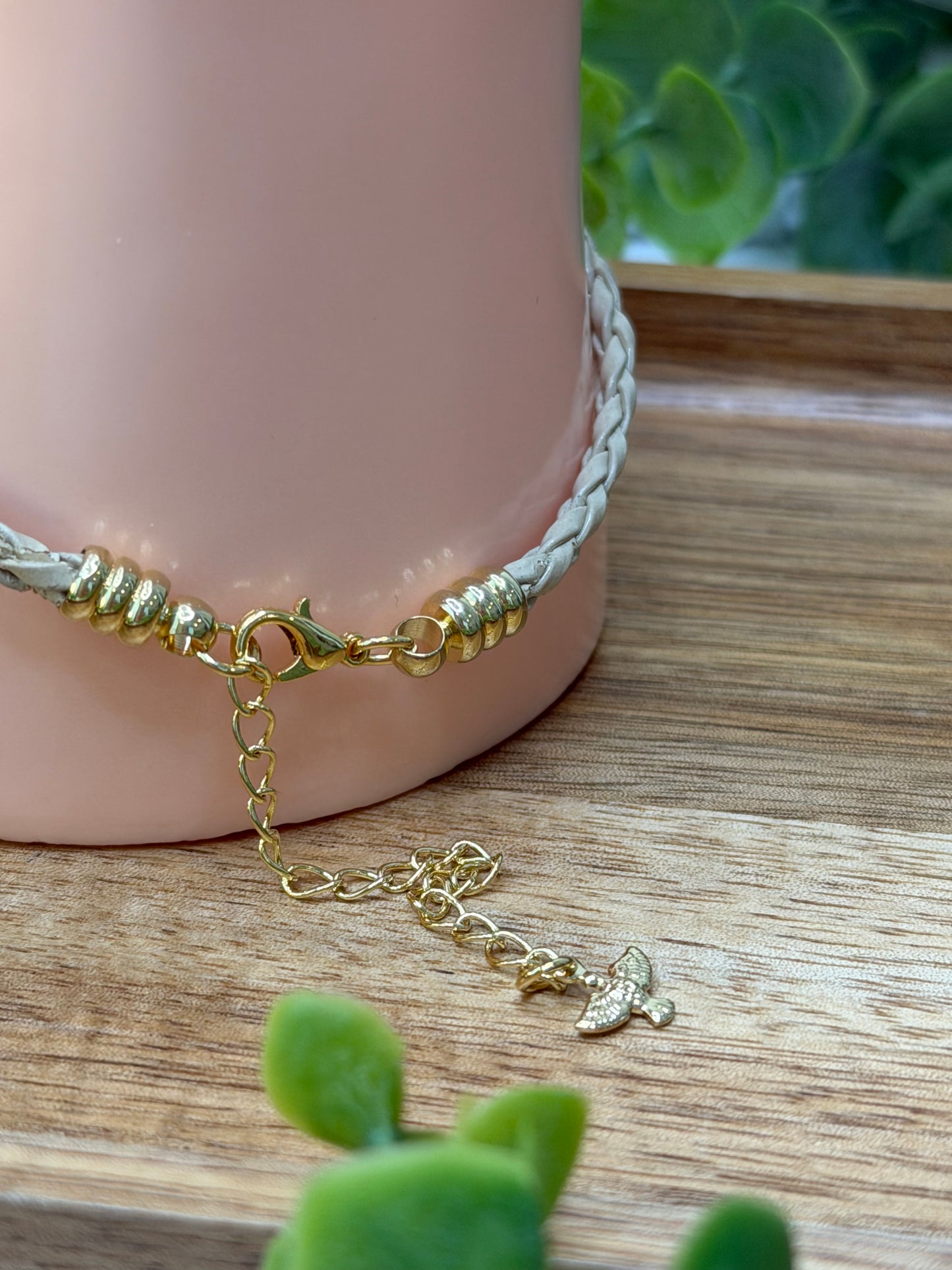 Pulseira Feminina Corino Trançado – Crucifixo, Nossa Senhora das Graças e São Bento