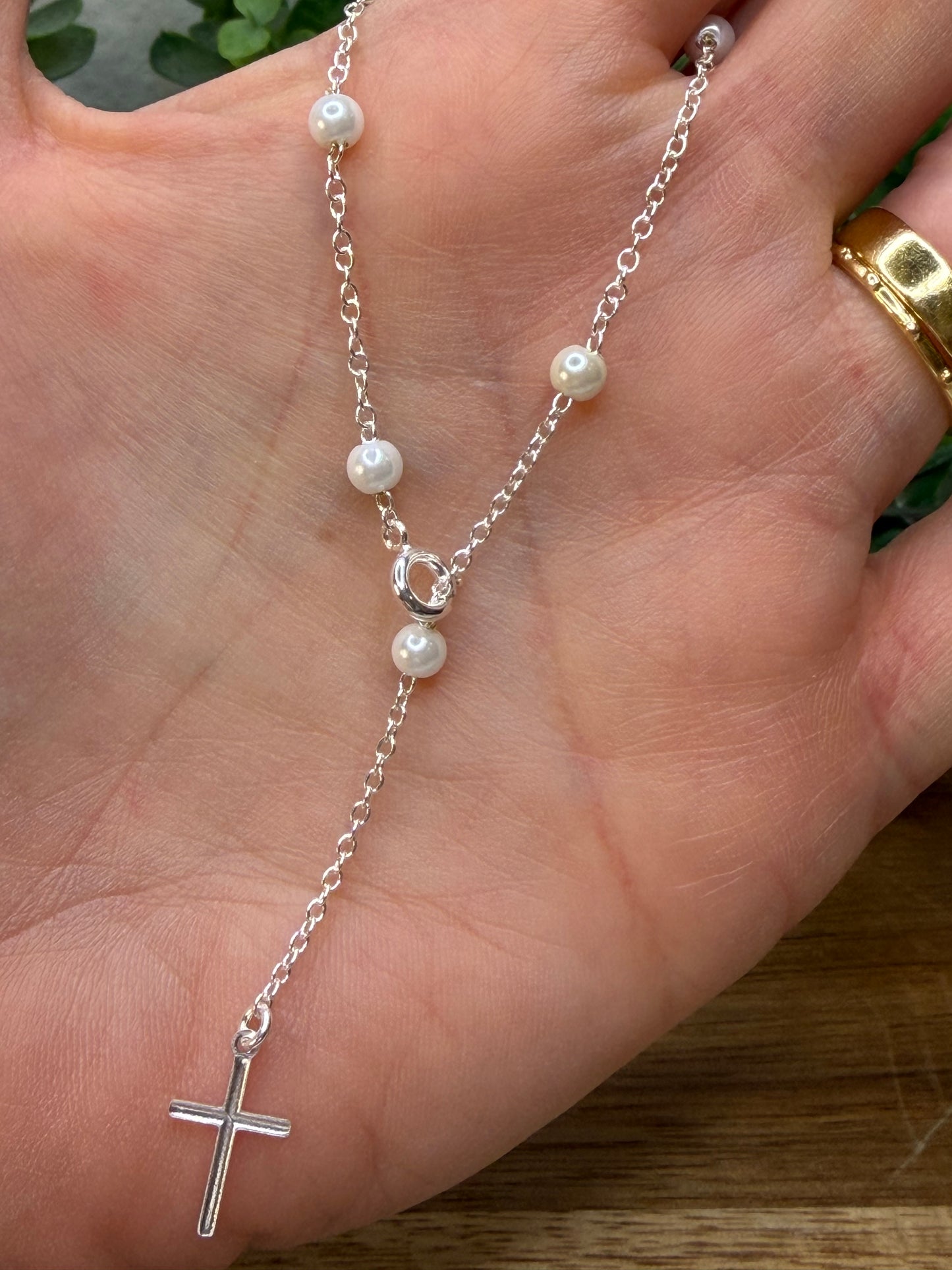 Pulseira Terço Pérolas – Fé no Pulso