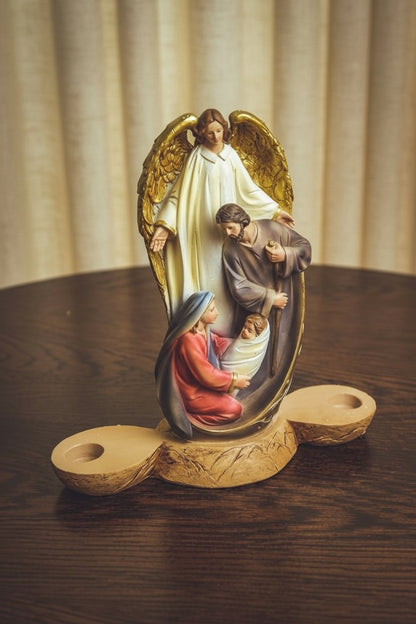 Imagem Sagrada Família com Anjo e Castiçal – 23cm (Resina)