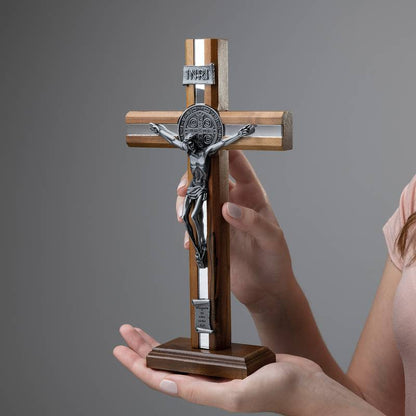 Crucifixo de Mesa em Madeira Frisada – 26 cm