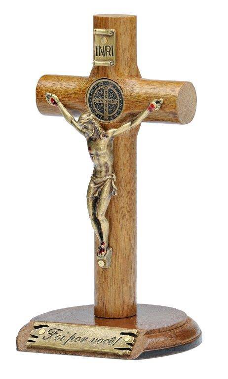 Crucifixo de Mesa em Madeira com Medalha de São Bento – 12 cm