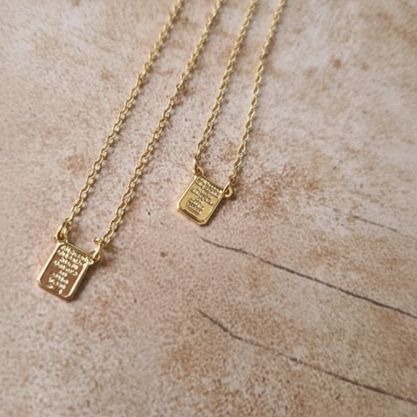 Escapulario Padre Nuestro y Salmo 23 – 70cm | Plaquitas Devocionales | Bañado en Oro de 18K