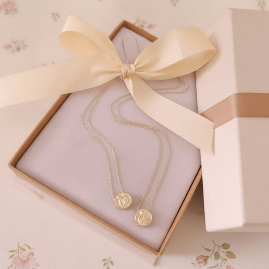 Escapulário Santa Teresinha – 60cm | Medalhas Redondas | Banhado a Ouro 18K