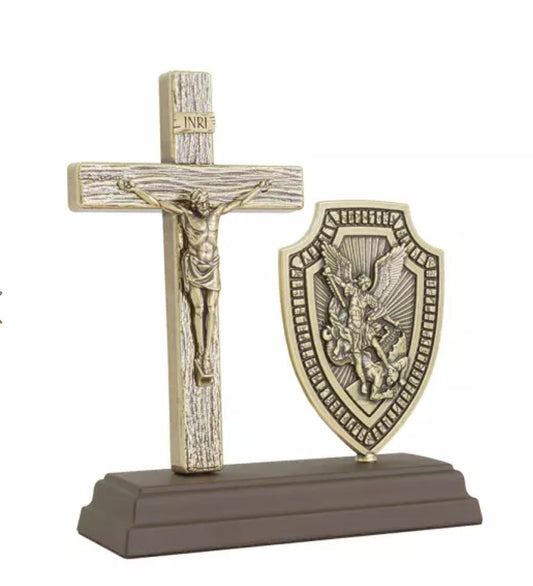 Oratório Crucifixo com São Miguel Arcanjo – Ouro Velho | 15 cm