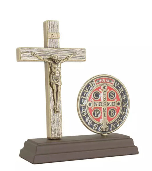 Oratório Crucifixo com Medalha de São Bento – Ouro Velho | 15 cm