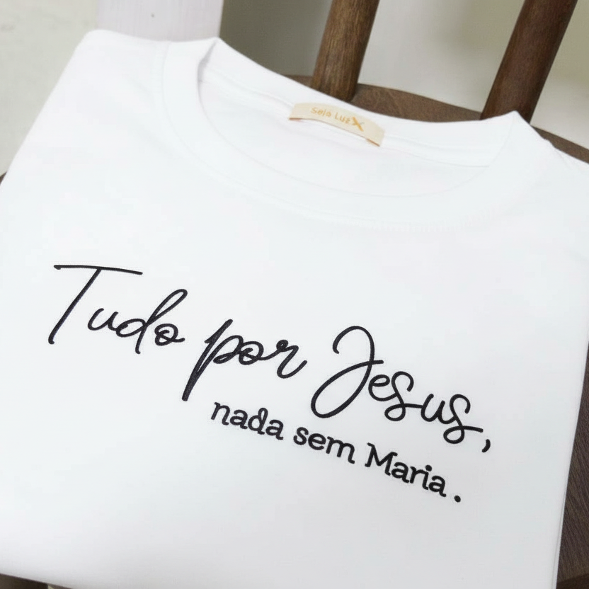 Camiseta Tudo por Jesus, Nada sem Maria (Unisex)
