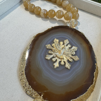 Colar de Mesa Decorativo Espírito Santo em Resina – Tons Caramelo