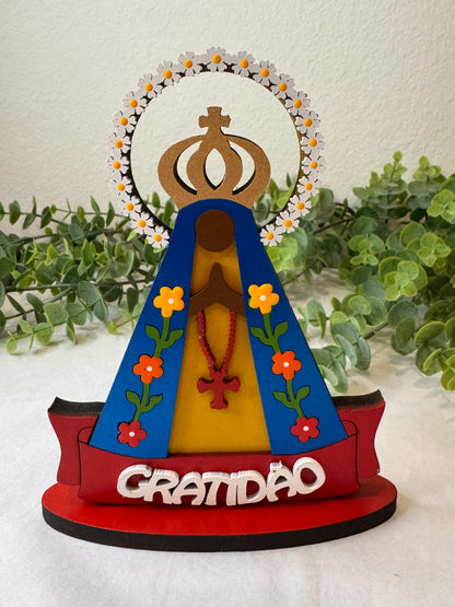 Nuestra Señora de Aparecida con Esplendor Floral Blanco – “Gratitud”