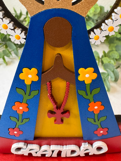 Nuestra Señora de Aparecida con Esplendor Floral Blanco – “Gratitud”