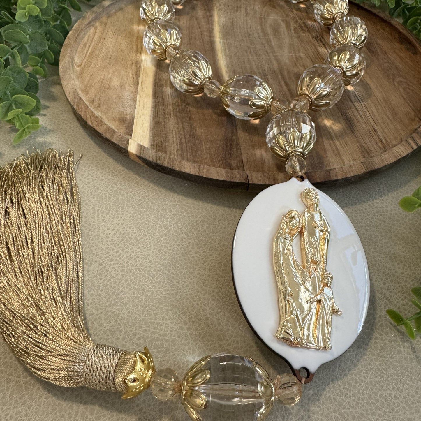 Colar Decorativo Sagrada Família – Presença que Abençoa o Lar