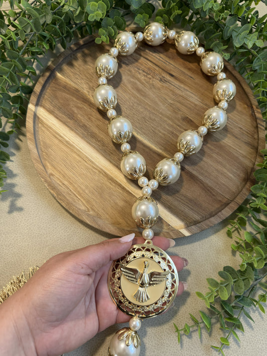 Colar Decorativo do Espírito Santo com Pérolas