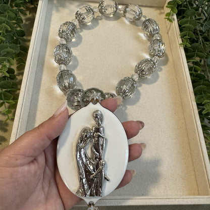 Colar Decorativo Sagrada Família – Presença que Abençoa o Lar