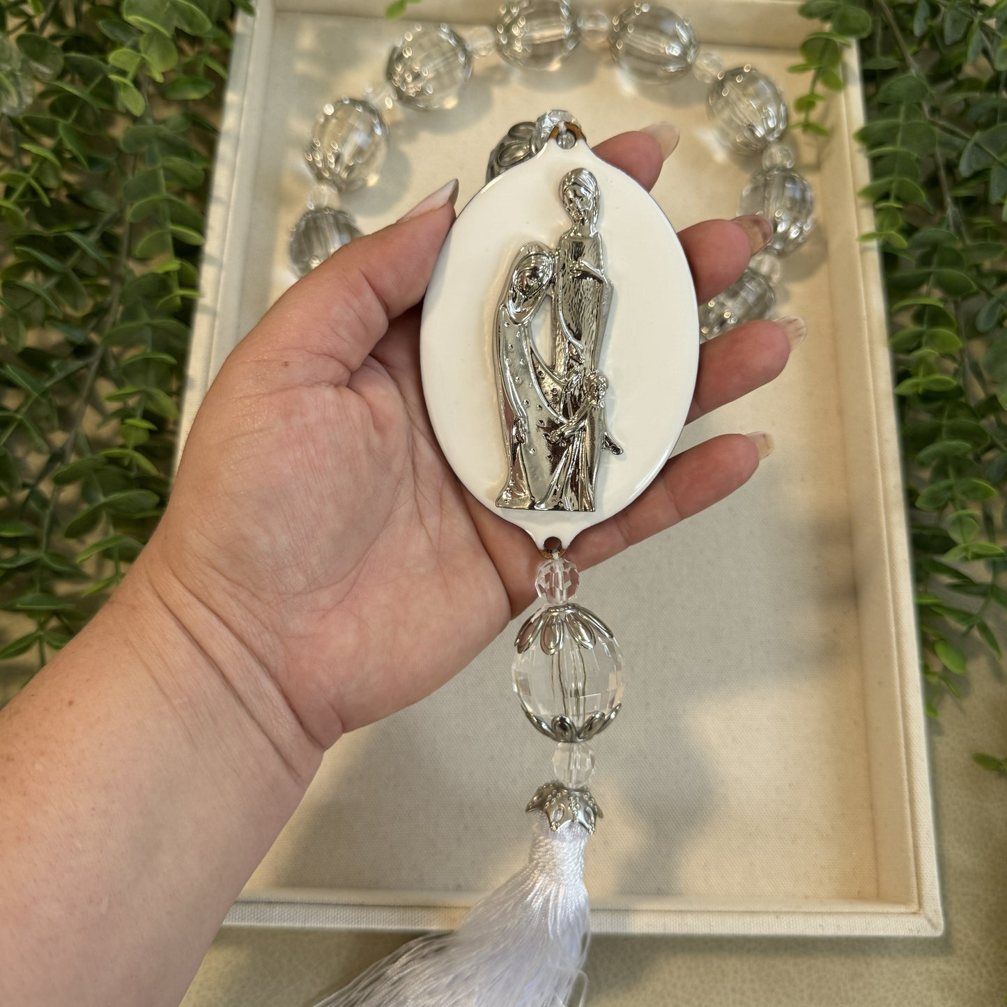 Colar Decorativo Sagrada Família – Presença que Abençoa o Lar