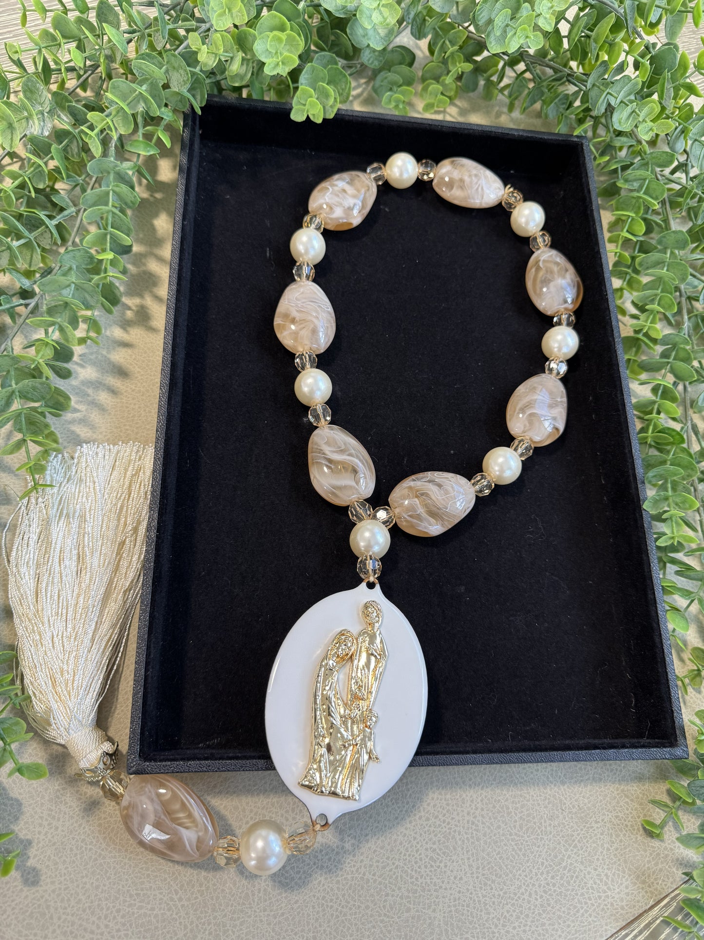 Decorative Holy Family Necklace – A Presence that Blesses the Home