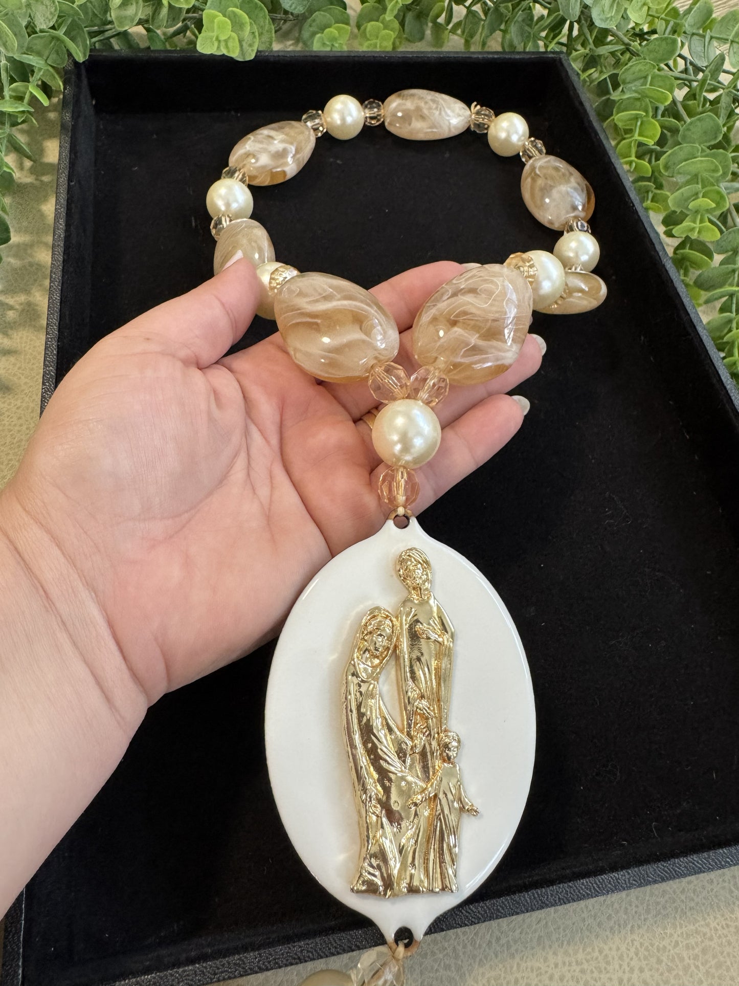 Decorative Holy Family Necklace – A Presence that Blesses the Home