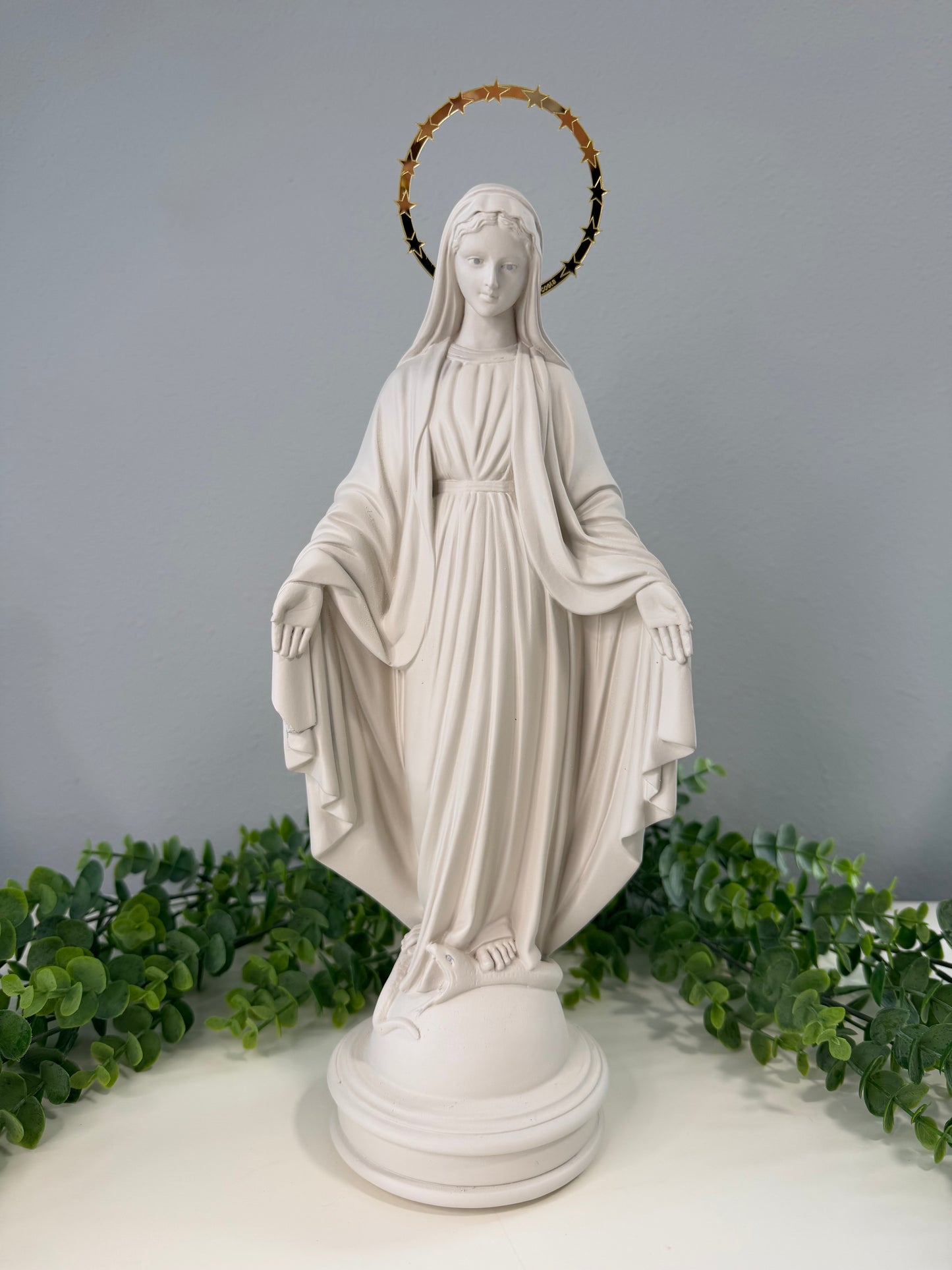 Our Lady of Grace with Halo – 30cm | Piece with delicate damage