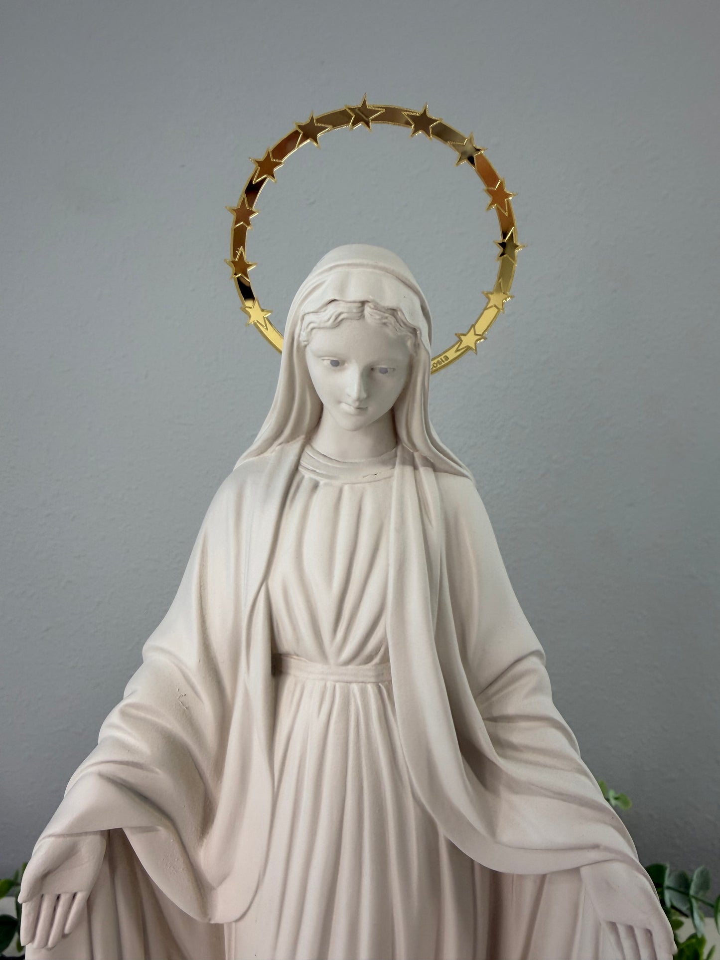 Our Lady of Grace with Halo – 30cm | Piece with delicate damage