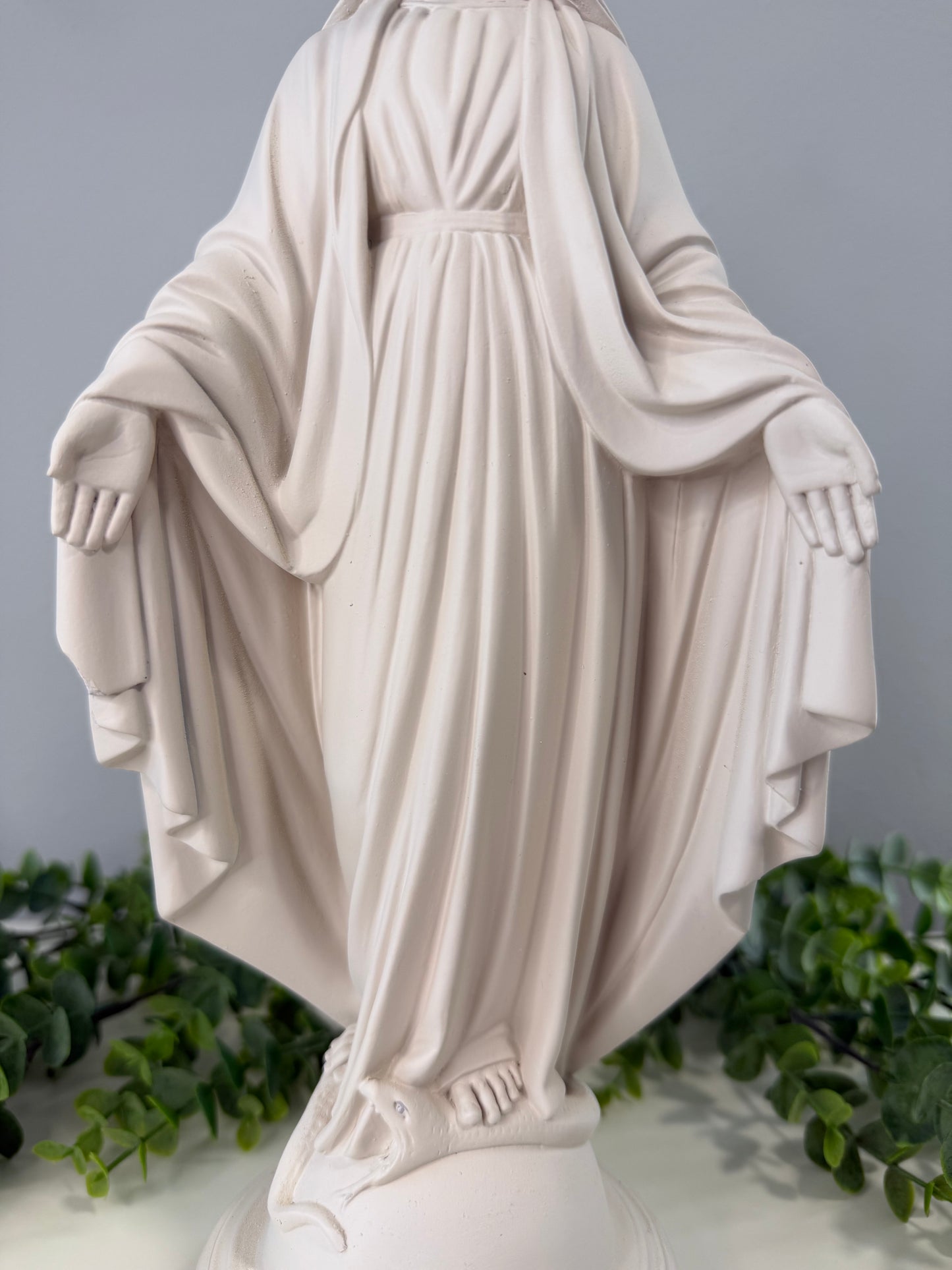 Our Lady of Grace with Halo – 30cm | Piece with delicate damage
