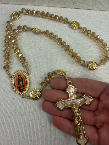 Rosario de cristal Nuestra Señora de Guadalupe con rosas