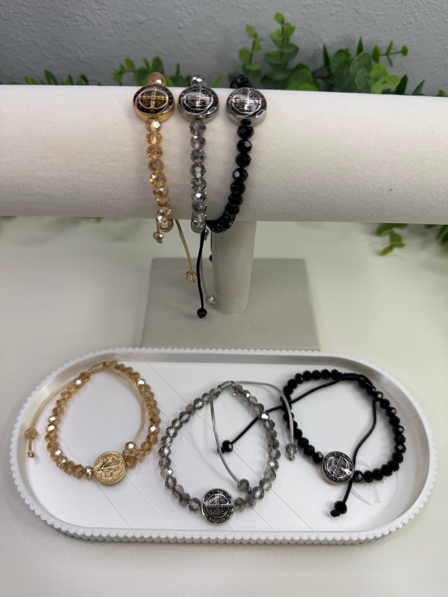 Pulseira Ajustável São Bento em Cristais – Proteção e Fé