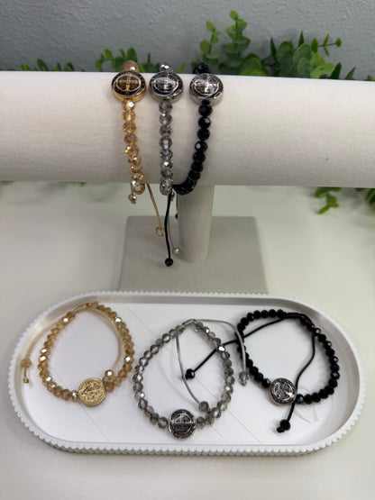 Pulseira Ajustável São Bento em Cristais – Proteção e Fé