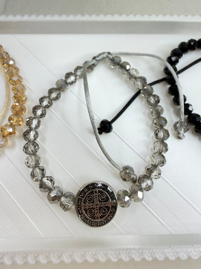 Pulseira Ajustável São Bento em Cristais – Proteção e Fé