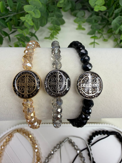 Pulseira Ajustável São Bento em Cristais – Proteção e Fé