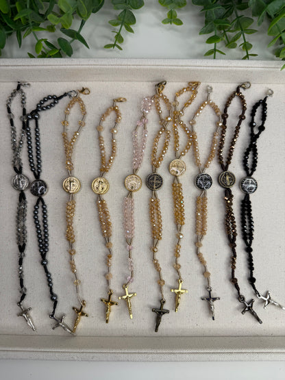 Pulseira Terço de São Bento em Cristais – Proteção, Fé e Elegância
