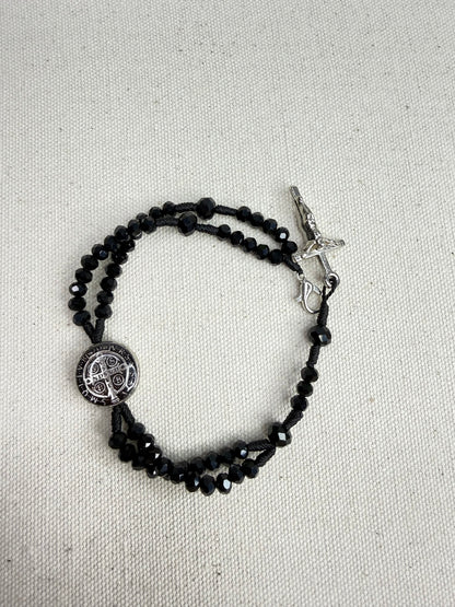 Pulseira Terço de São Bento em Cristais – Proteção, Fé e Elegância