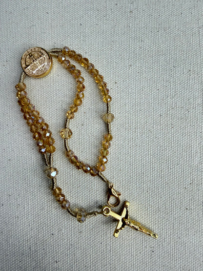 Pulseira Terço de São Bento em Cristais – Proteção, Fé e Elegância