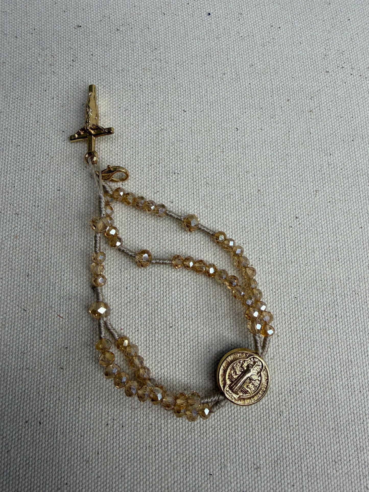 Pulseira Terço de São Bento em Cristais – Proteção, Fé e Elegância
