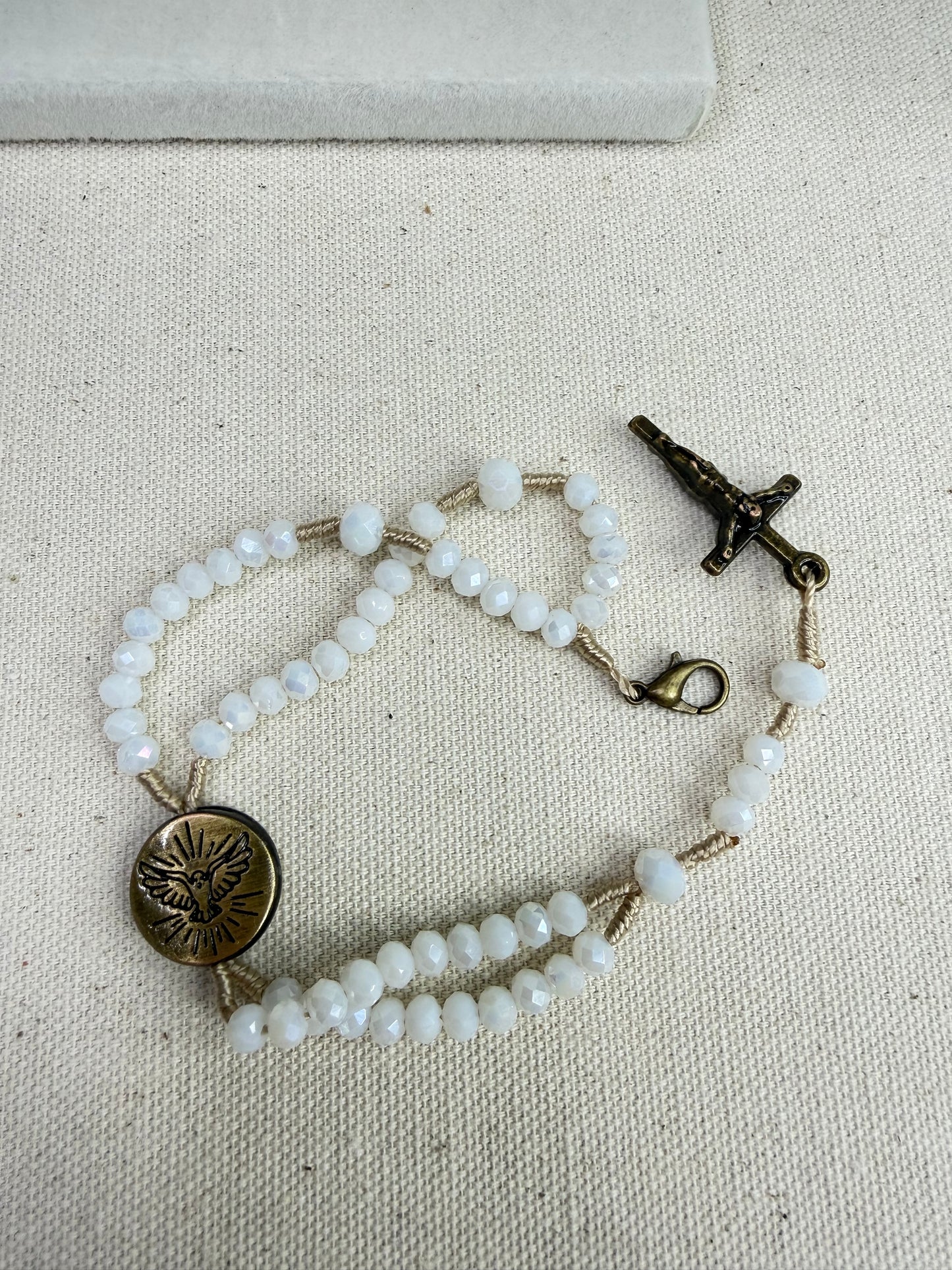 Pulseira Terço Espírito Santo – Cristais