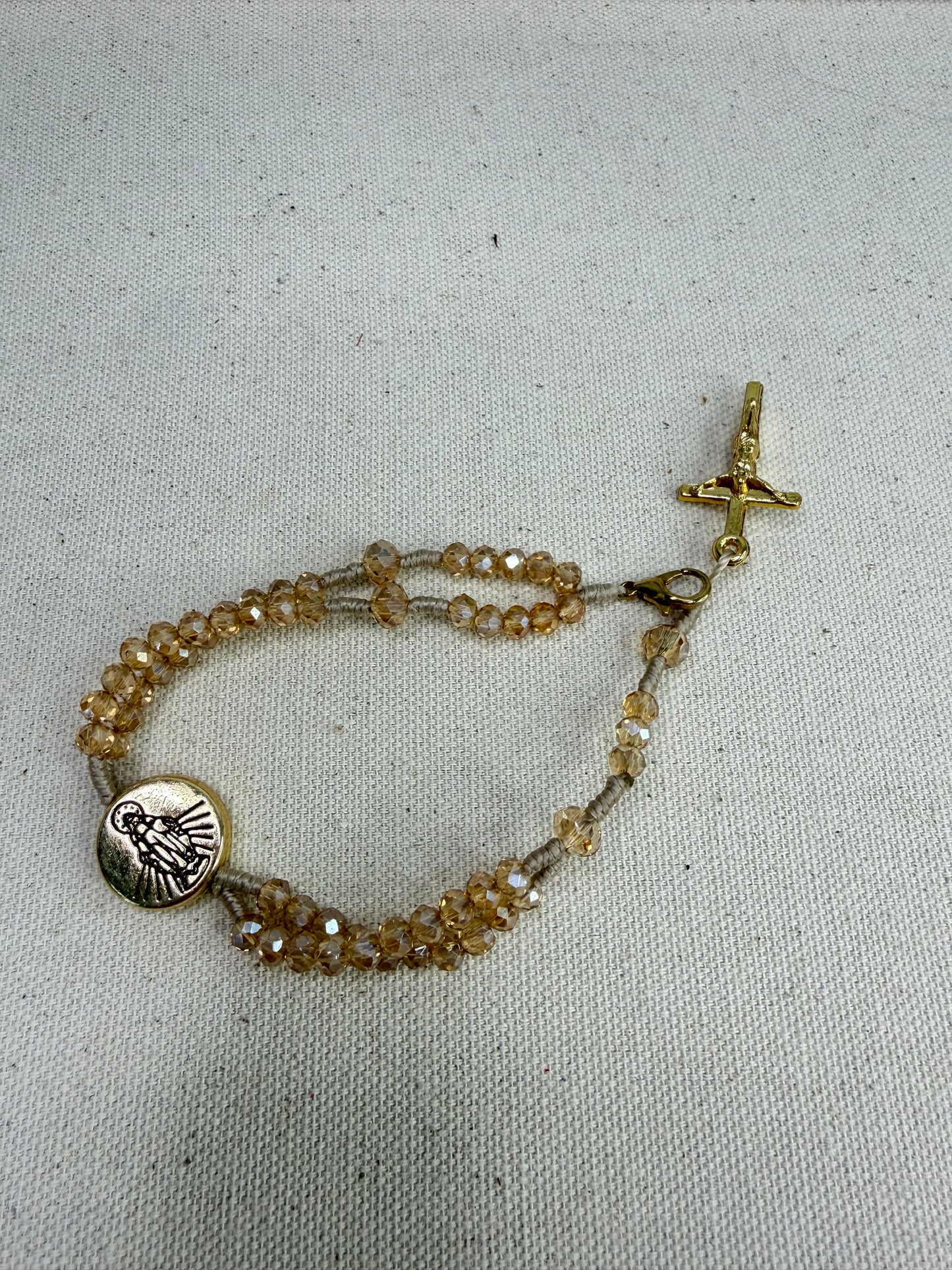 Pulseira Terço de Cristal Nossa Senhora das Graças – Doçura, proteção e fé
