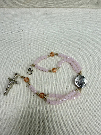 Pulseira Terço de Cristal Nossa Senhora das Graças – Doçura, proteção e fé