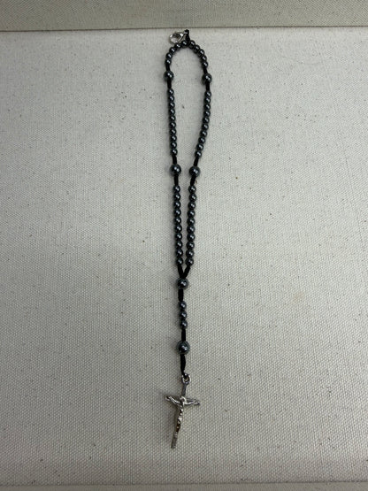 Hematite Rosary Bracelet with Crucifix – Faith and strength in the essential