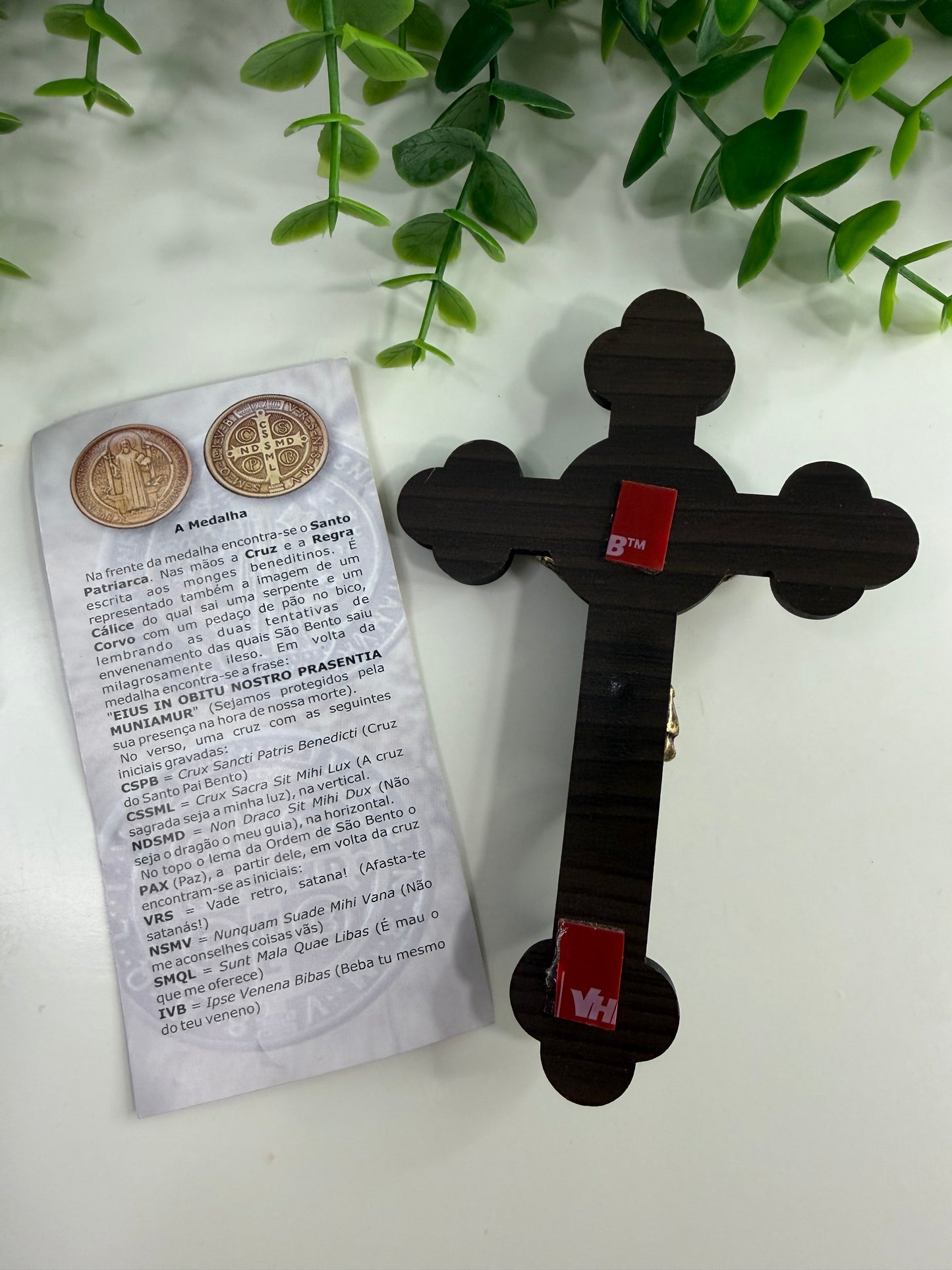Cruz de São Bento – MDF Amadeirado com Medalha
